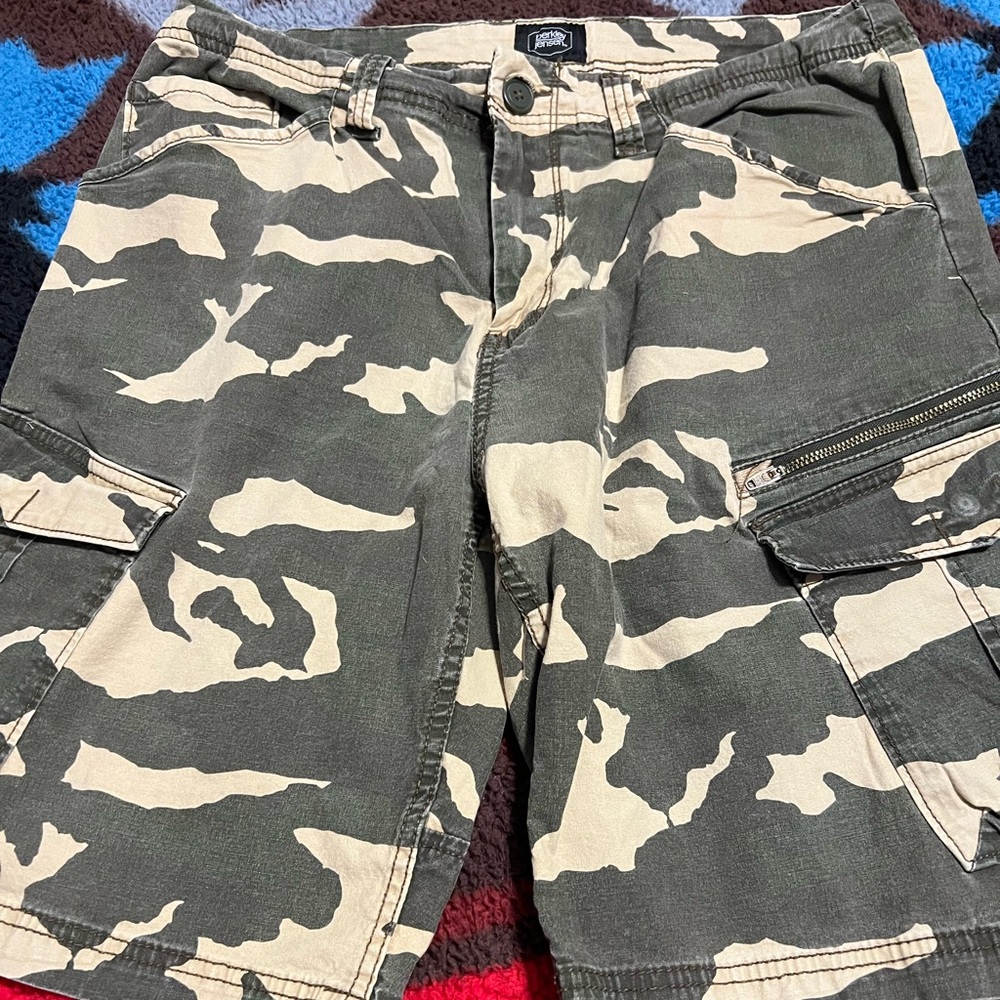 Size 34 camo shorts